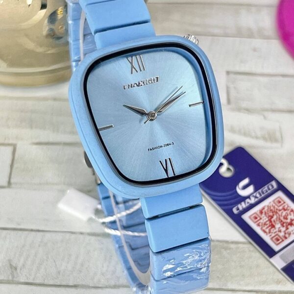 Stylish ladies chain watch in rose gold