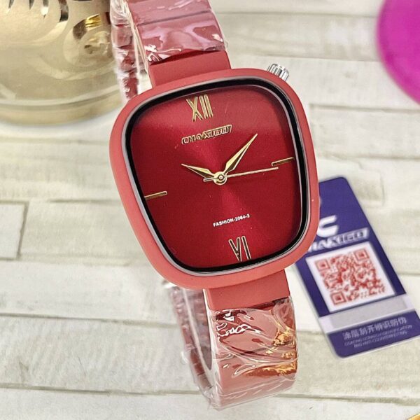 Classy women’s chain watch