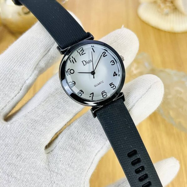 Comfortable women's strap watch