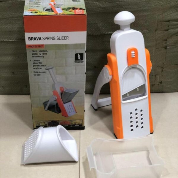 Compact kitchen vegetable cutter