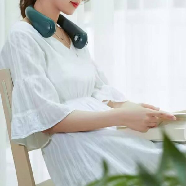 Hands-free wearable cooling fan